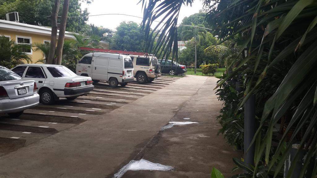 Hotel La Arboleda Managua Esterno foto
