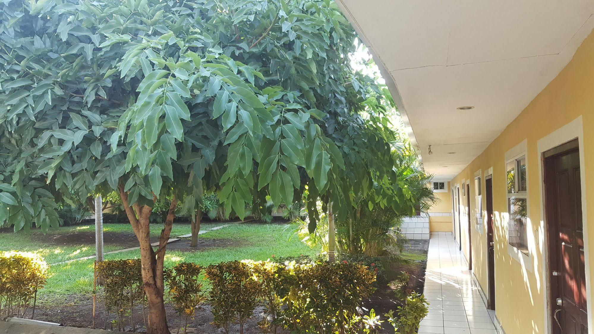 Hotel La Arboleda Managua Esterno foto