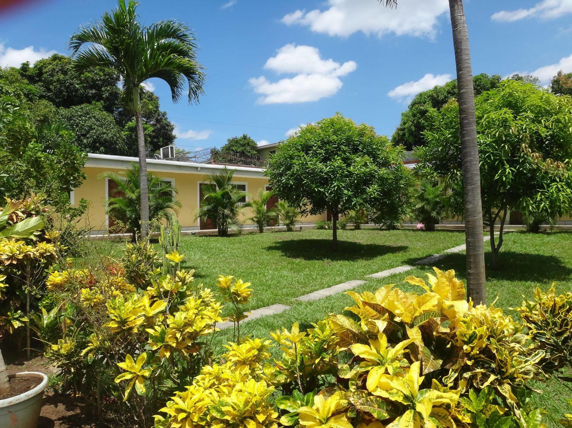 Hotel La Arboleda Managua Esterno foto